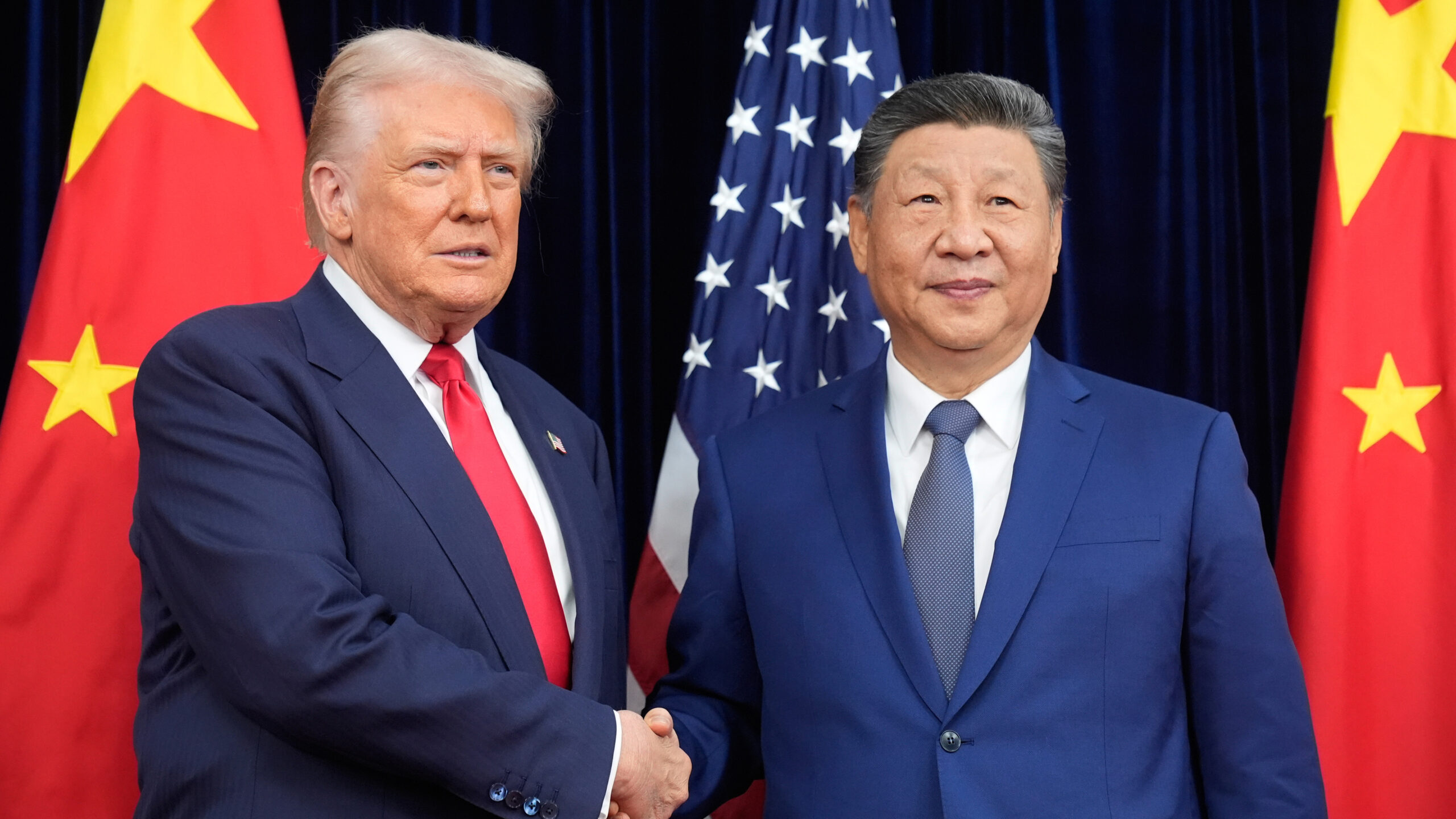 President Donald Trump face Chinese leader Xi Jinping